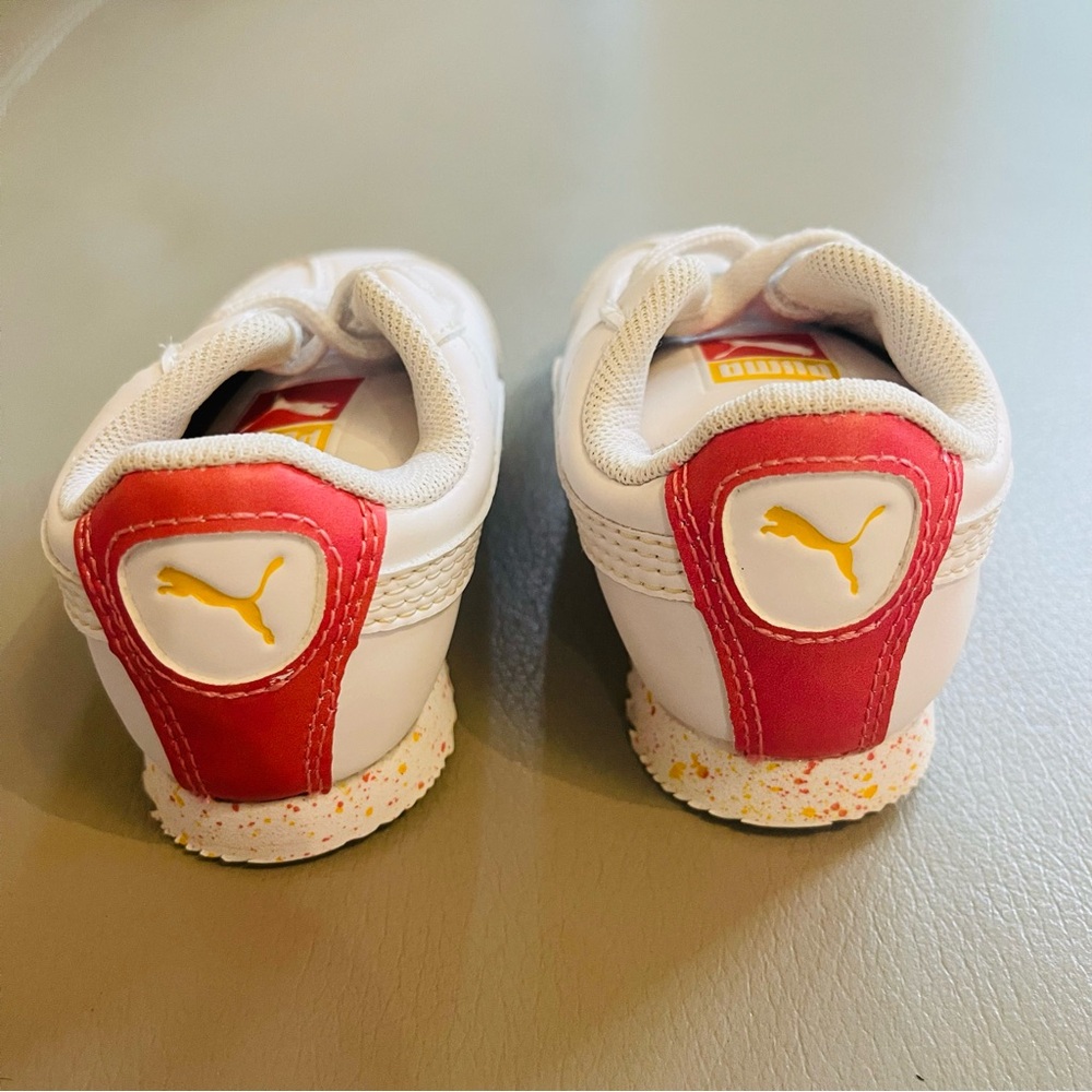 Puma Kids White Sneakers size 5 - Picture 3 of 6